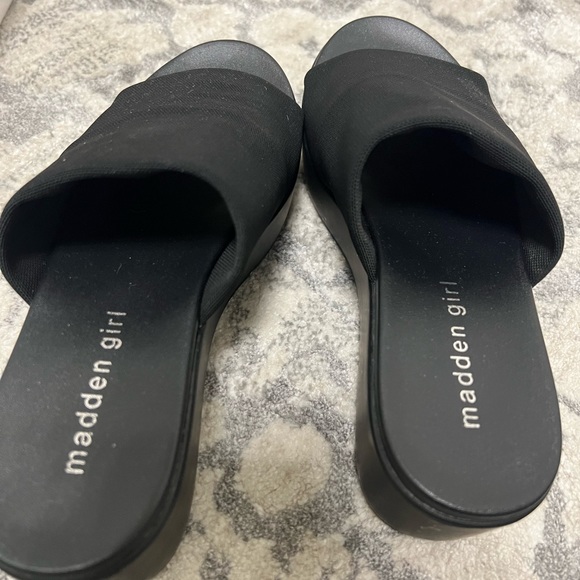 Sandals - Picture 4 of 4